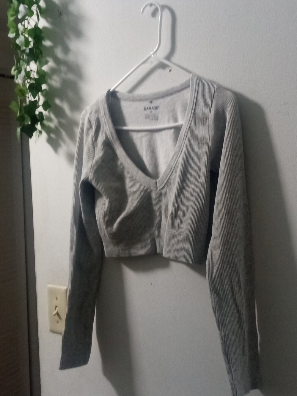 Garage Light Gray Ribbed V-Neck Long Sleeve Crop Top